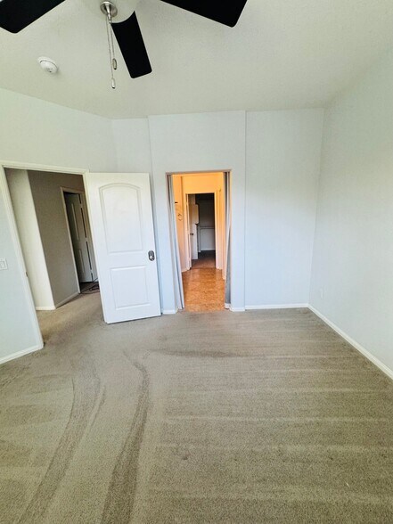 Building Photo - 1460 Mockingbird Ct