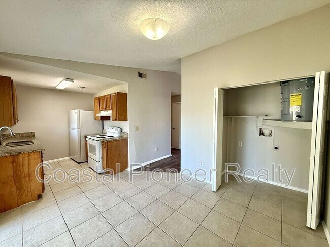Building Photo - 1242 Coolmont Dr