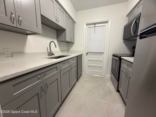 Building Photo - 154 Crescent Beach Dr