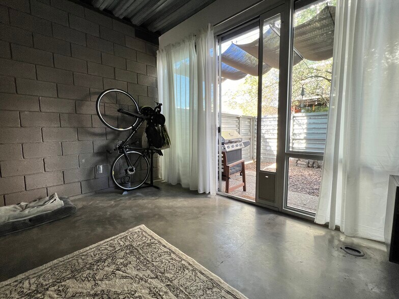 Office/Den - 525 E Willetta St