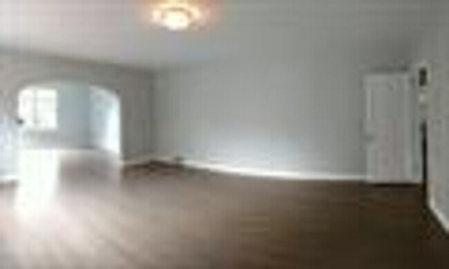 Building Photo - Midtown Home