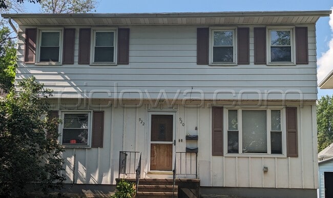 Primary Photo - 920 F Ave NW