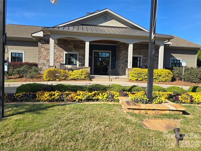Building Photo - 5021 Kinross Ln