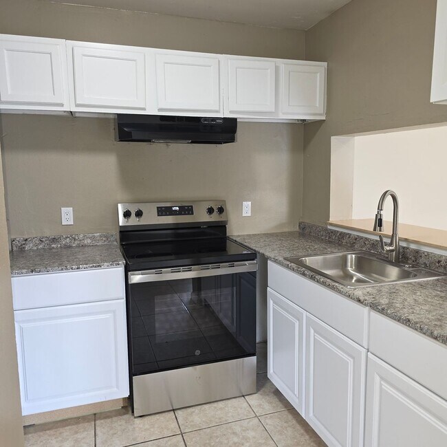Building Photo - 5207 Via Hacienda Cir