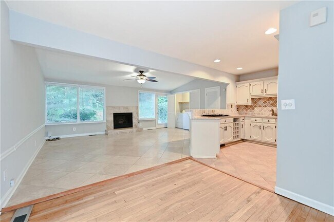 Building Photo - 2454 Drew Valley Rd NE