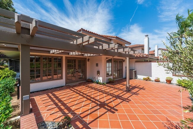 Building Photo - 16 Sausalito Cir W