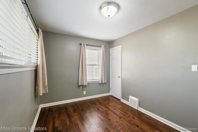 Building Photo - 3602 Elmhurst Ave