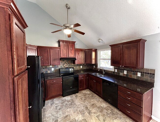 Building Photo - COMING SOON- 3bd/2bath Home North of the River!!