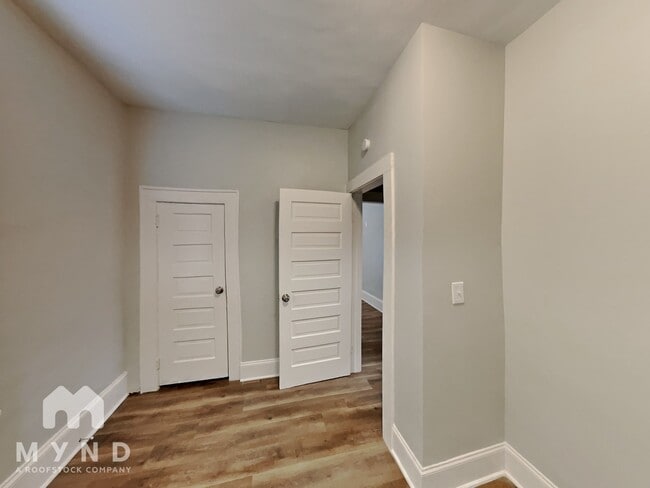 Building Photo - 401 Skyland Ave