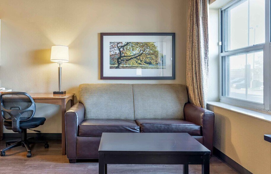 Building Photo - Furnished Studio-Chicago - O'Hare - South