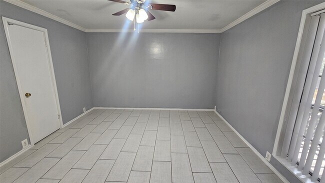 Building Photo - 3015 Greenridge Dr