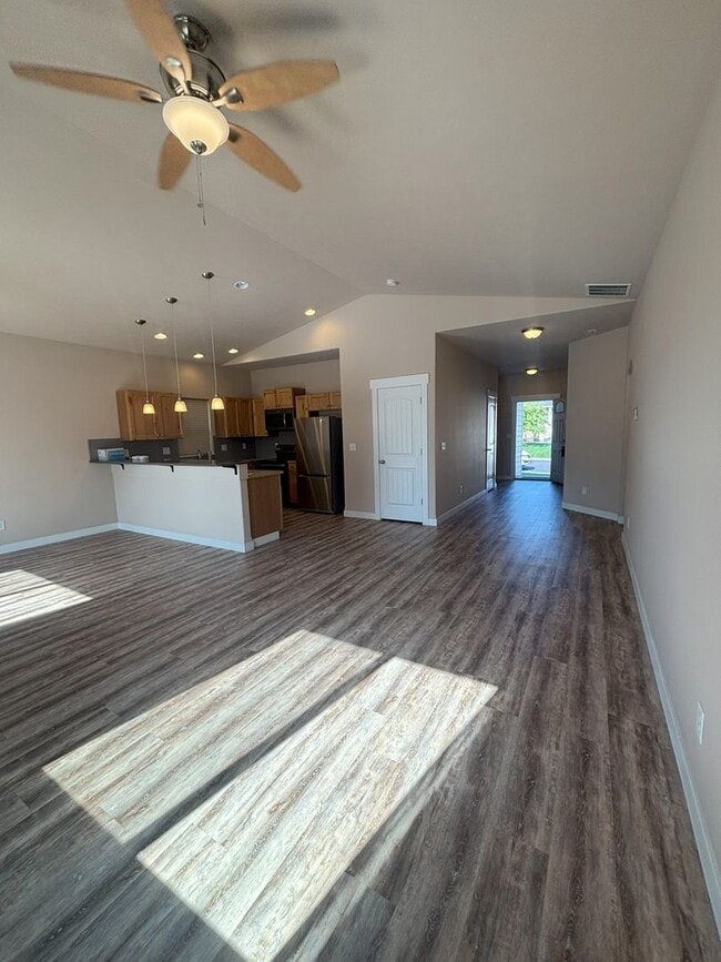 Building Photo - Beautifully Maintained 3-Bed, 2-Bath Home ...