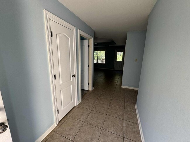 Building Photo - 6206 W Desoto St