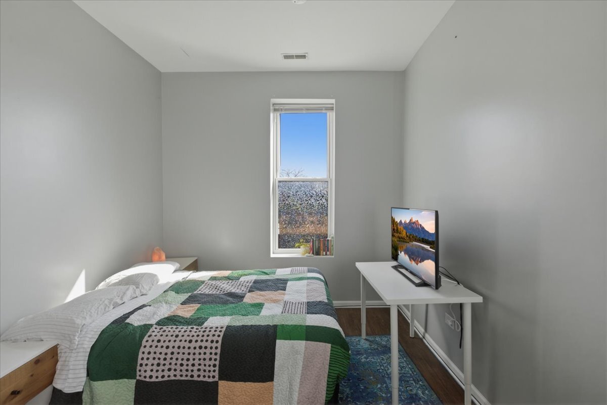 Building Photo - 1654 W Cortland St