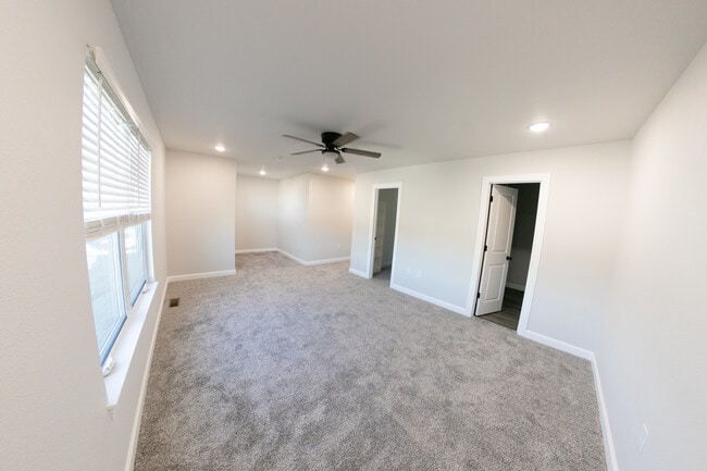 Building Photo - 374 SE 95th Rd