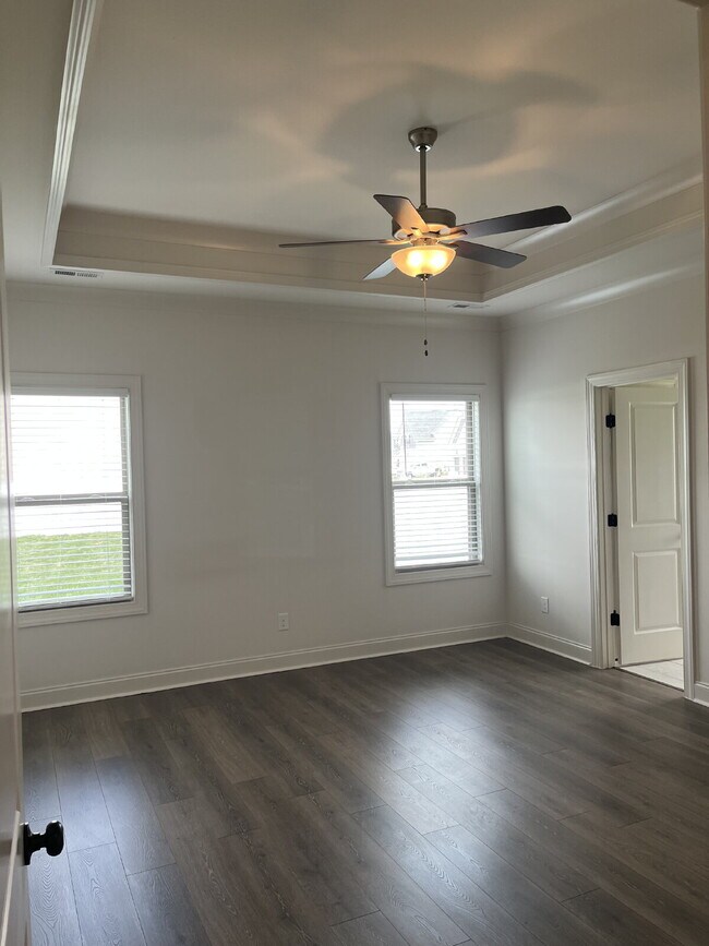 Building Photo - "Spacious 4-Bedroom Retreat with 3.5 Baths in Charming Mt. Juliet!"