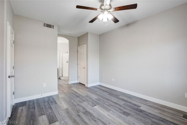 Building Photo - 7701 W Robindale Rd