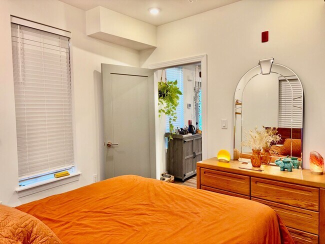 Building Photo - 511 Gorgas Ln