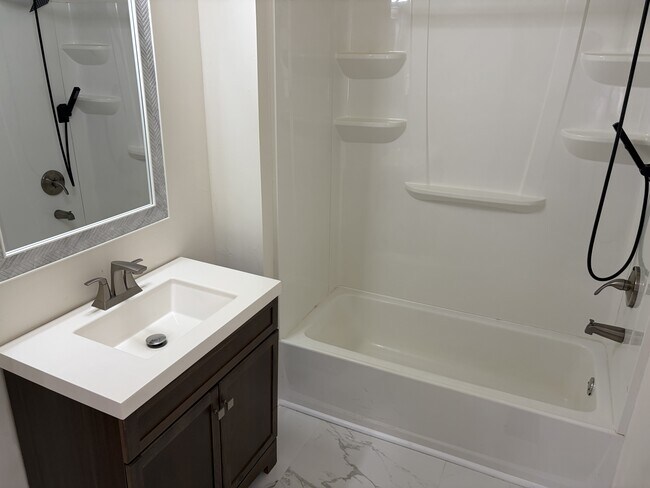 Building Photo - 8009 Whitesburg Dr