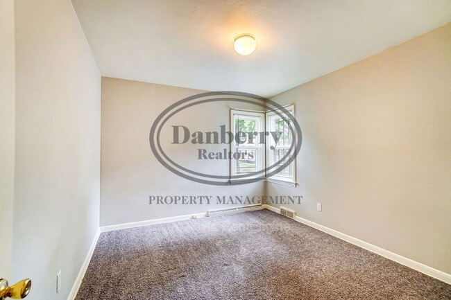 Building Photo - 833 Turner Ave