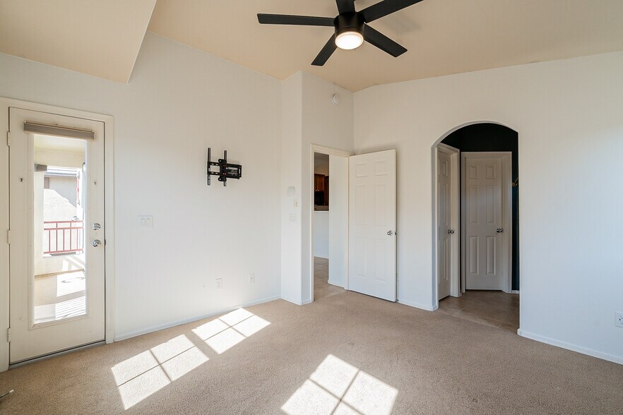 Building Photo - 2725 E Mine Creek Rd