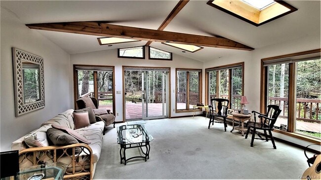 Building Photo - 52 Medallion Rd