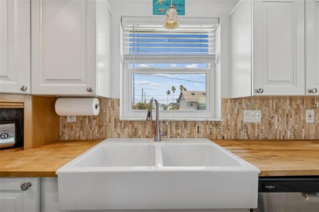 Building Photo - 8432 W Gulf Blvd