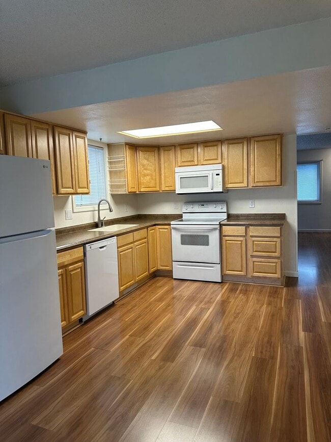 Building Photo - Fully Updated 3B/ 1BA Duplex| Washer and Dryer in unit| Huge fully fenced backyard w/ shed, garde...