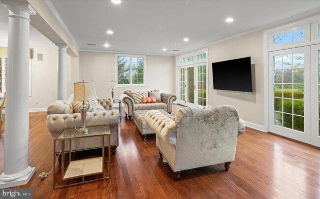 Building Photo - 12 Windermere Way