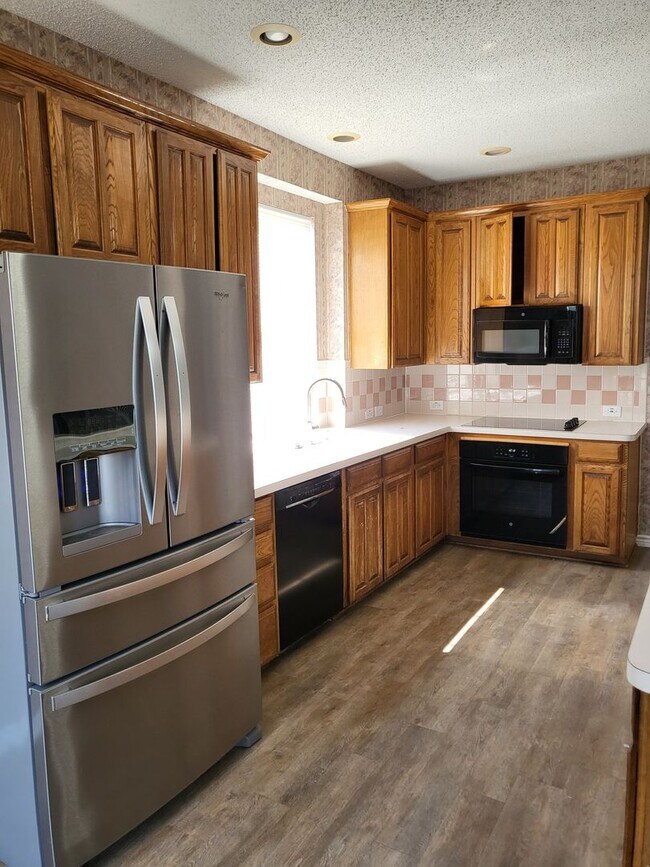 Building Photo - 6411 Clear Pool Dr