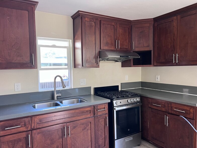 Building Photo - 2512 E 3rd St