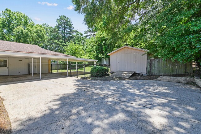Building Photo - 3920 Meredith Dr