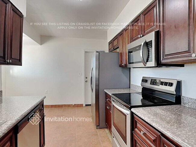 Building Photo - 1448 E 2nd St