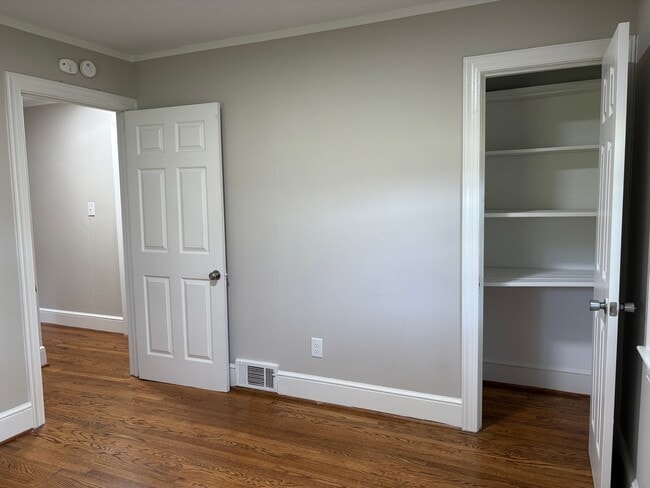 Building Photo - 3 Bedroom, 3 Bathroom House in Winston-Salem!
