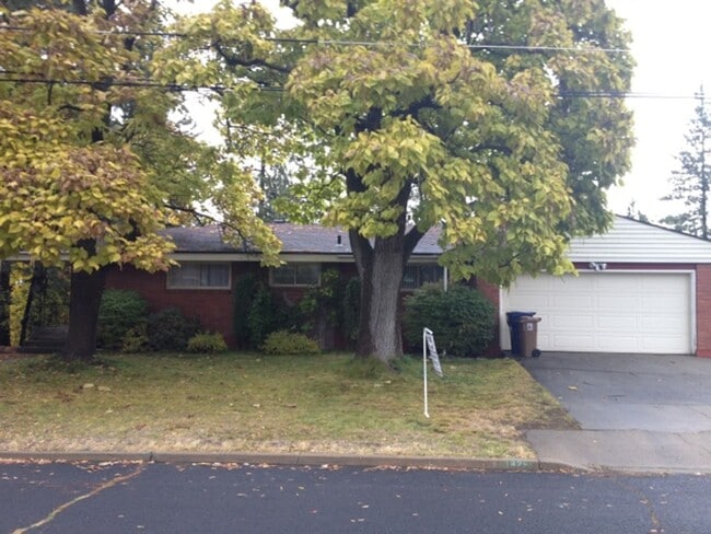 Building Photo - South Hill Charm