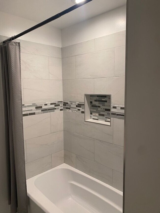 Building Photo - Stunning Executive Rental