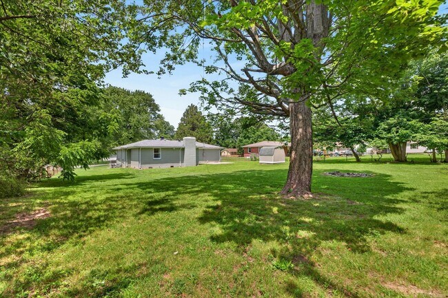 Building Photo - 37 Hillsboro Rd