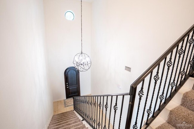 Building Photo - 21 S 5th St