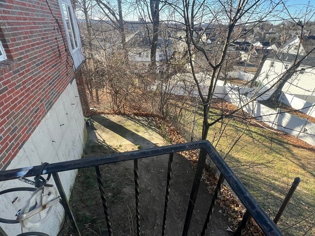 Building Photo - 236 Palfrey St