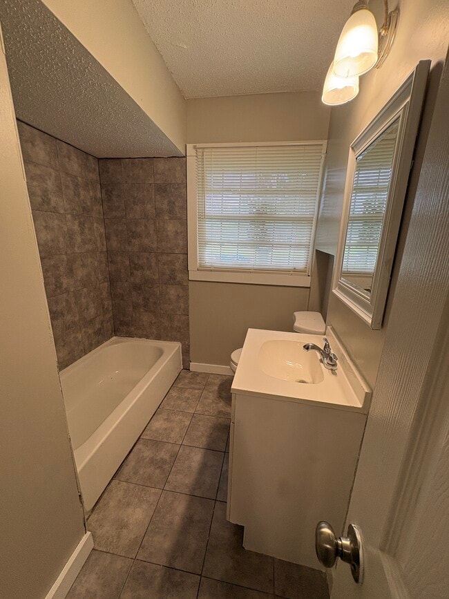 Building Photo - 3902 Wesley Dr