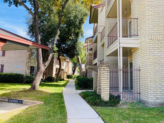 Building Photo - 2120 El Paseo St