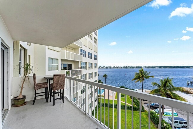 Building Photo - 2600 N Flagler Dr