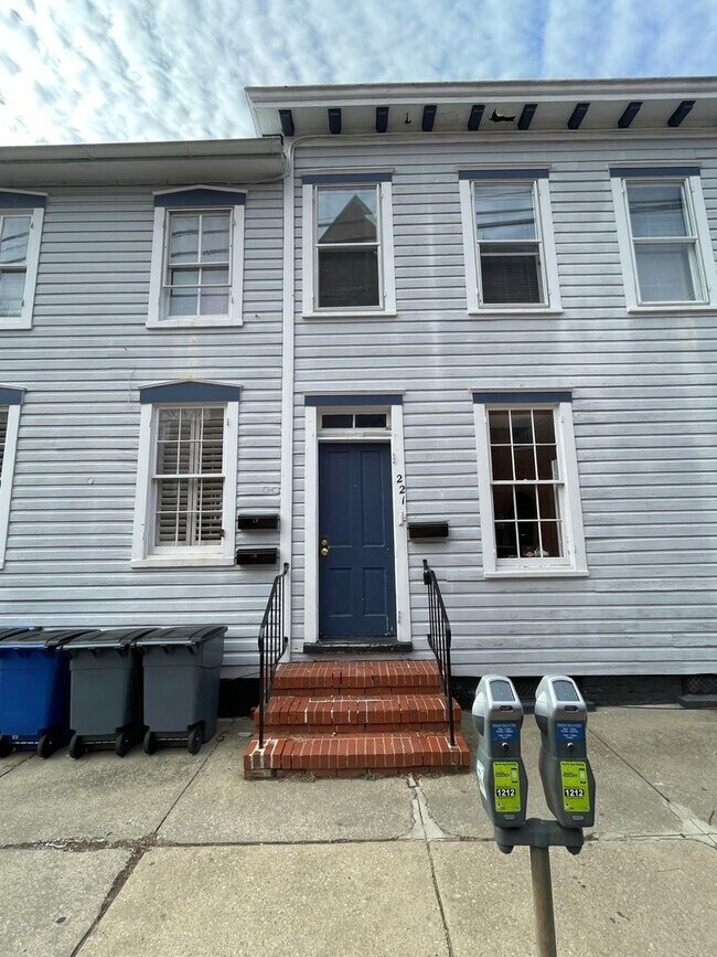 Building Photo - Small pets are welcome with an additional ...