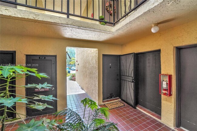 Building Photo - 13720 SW 90th Ave