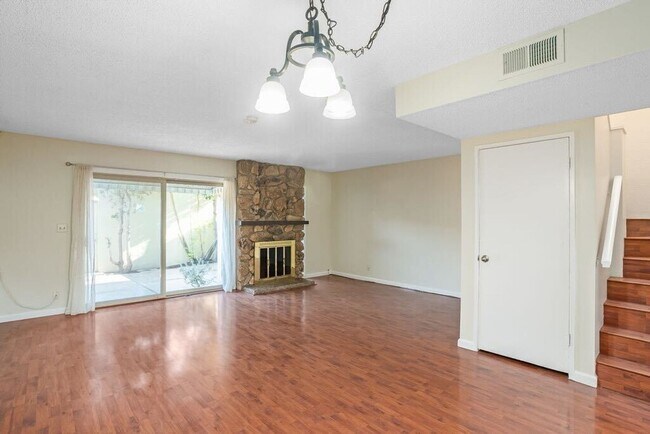 Building Photo - 1130 Fontana Dr