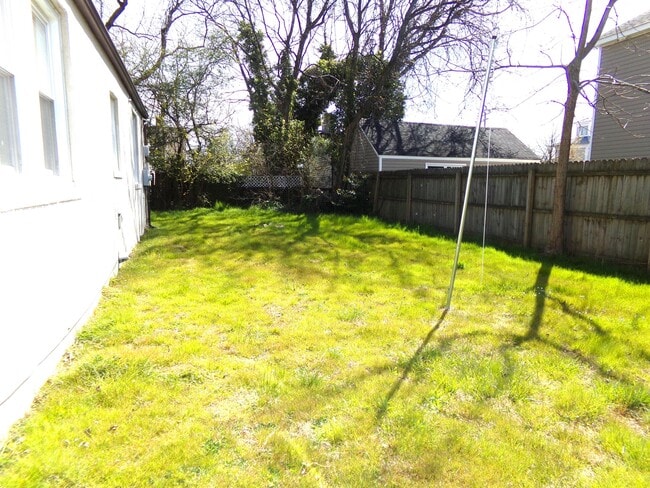 Building Photo - 4225 Hacienda St