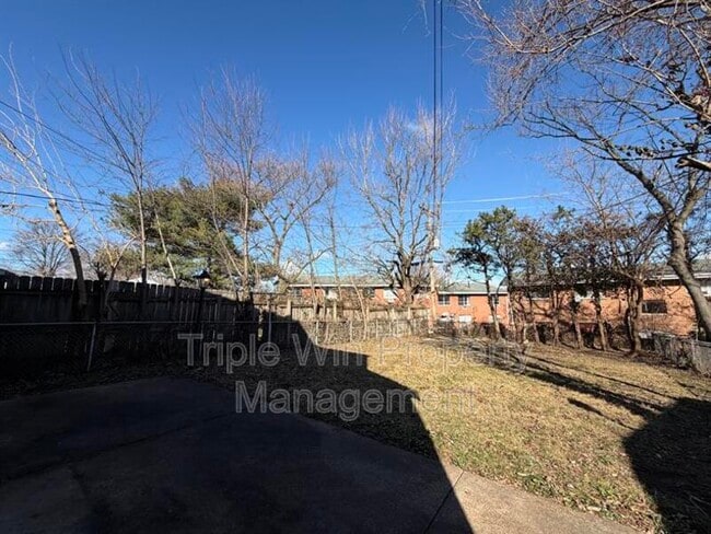 Building Photo - 3915 Itaska St