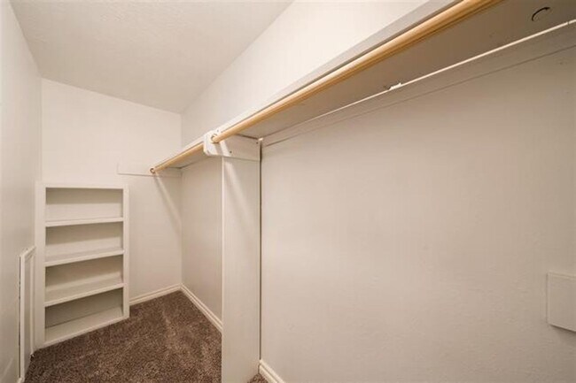 Building Photo - Lovely Eastside Home