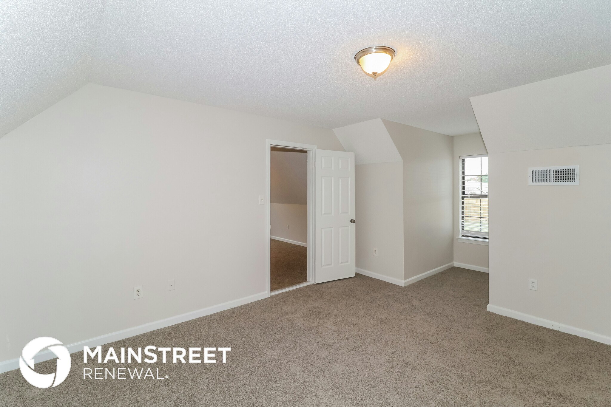 Building Photo - 7120 Oak Forest Dr