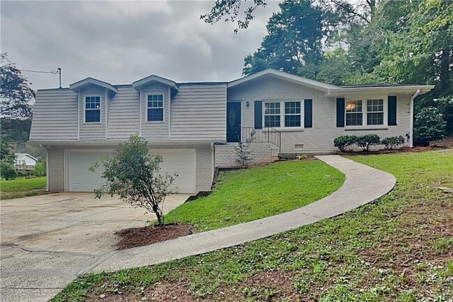 Primary Photo - 605 Huckleberry Rd